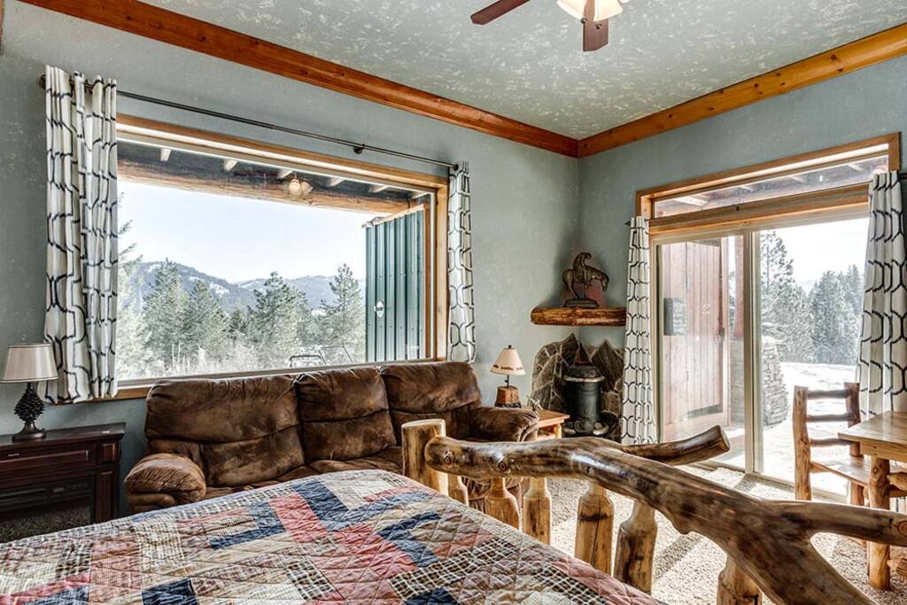 There are good views and good access. If you want to put your kids in a tent(Little extra charge) on the lawn. You have close access right out the screened slider door.