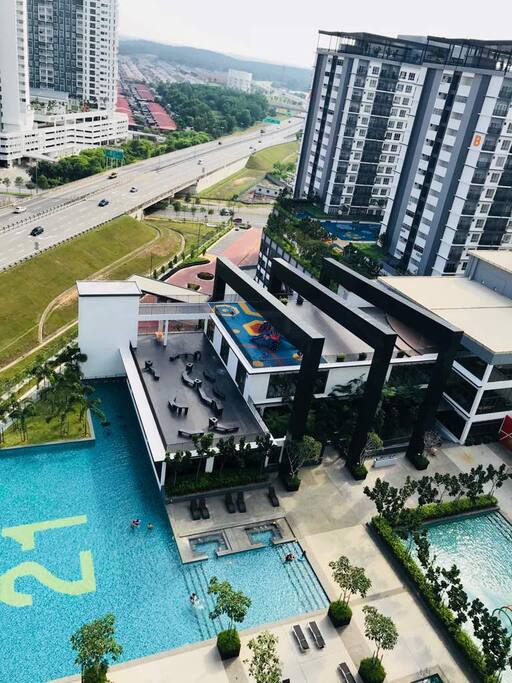 A scenic pool view staycation to get away from city vibes!