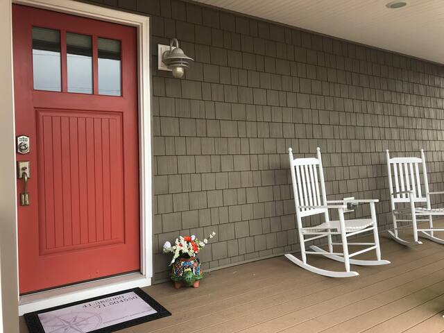 Coastal Narragansett Home – Your Happy Place! gallery image 4