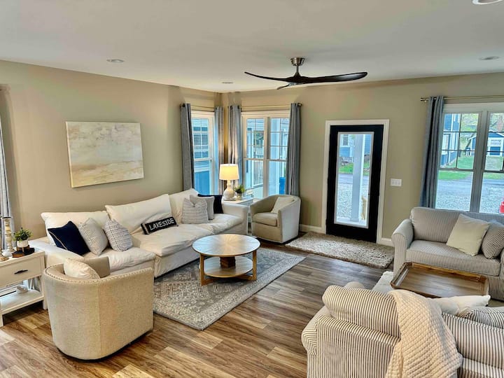 New Peach St Home Inside The Gates Of Lakeside! - Splash Park, Lakeside Marblehead