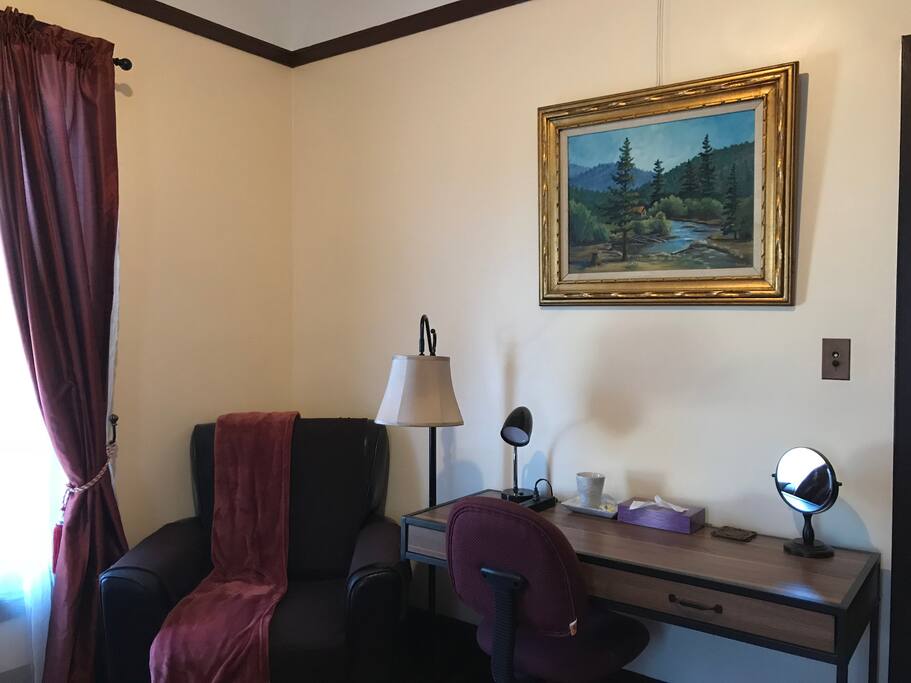Large desk with drawers gives you plenty of work space
