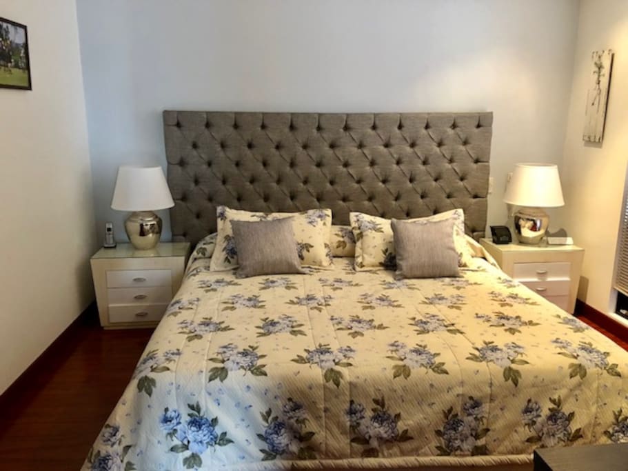 Great king size bed