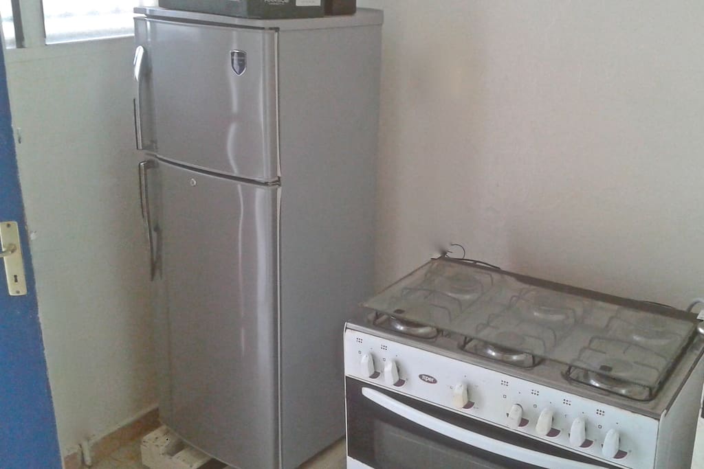 cuisine équipée frigo,micro)onde;cafetière, grill