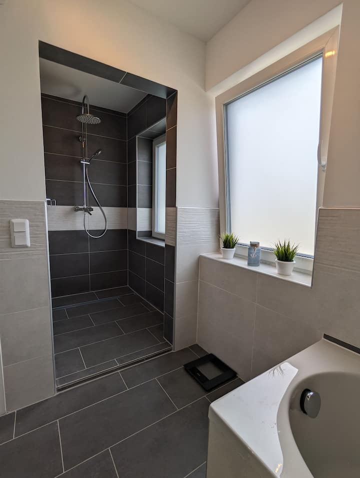 65 Qm, Balkon | Zentral, Aber Ruhig & Grün - Bremerhaven