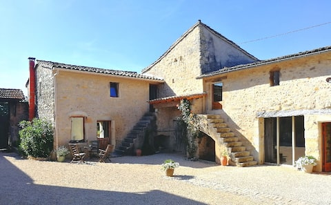 Gîte in Mas Provençal in the countryside