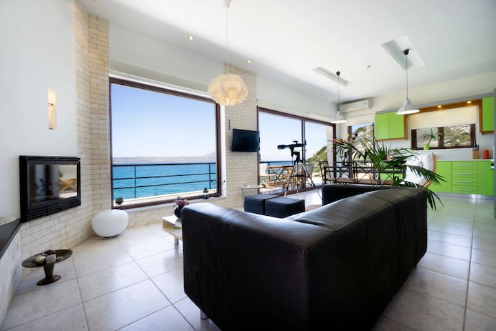 Seafront, Breathtaking View House gallery image 4