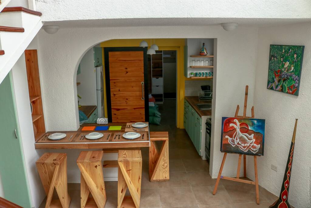 kitchen and dining room/ Cuisine et salle a manger (photo 2)