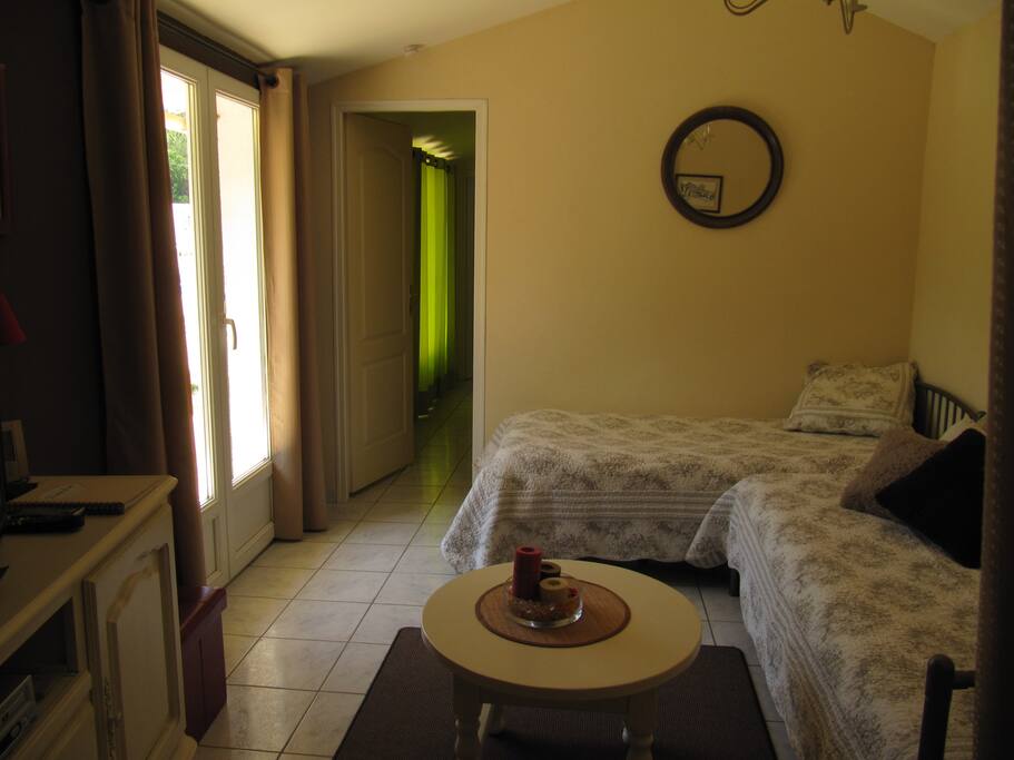 salon avec accès sur la terrasse