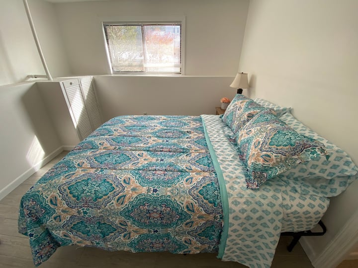 Bračni krevet (širok 150 - 179 cm) u spavaćoj sobi