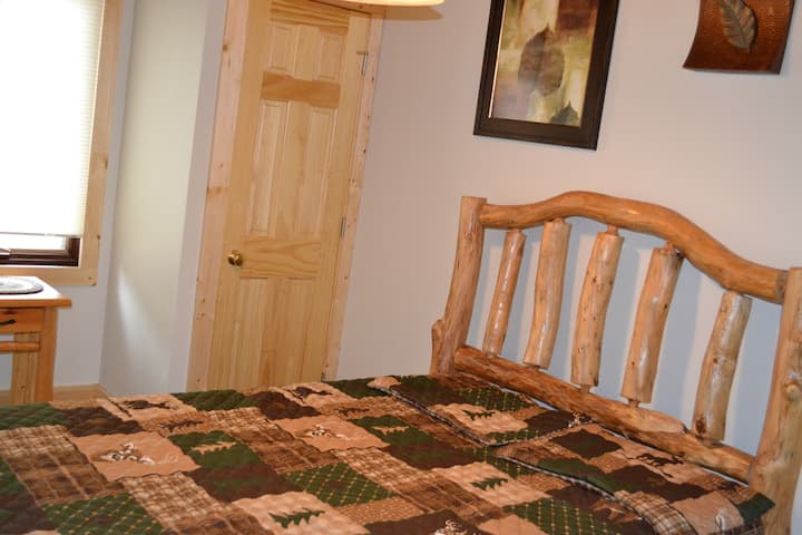 ห้องนอนหมายเลข 3 พร้อมเตียงใหญ่/เตียงคู่