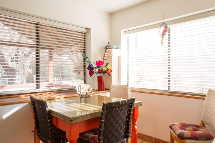 Old Town Home Cottonwood, AZ Wine Country Lodging