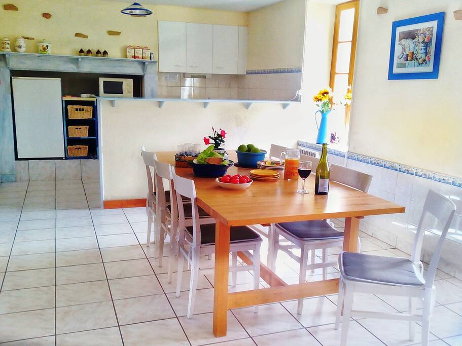 The open plan dining area/kitchen of Villa Hibiscus is bright and airy.