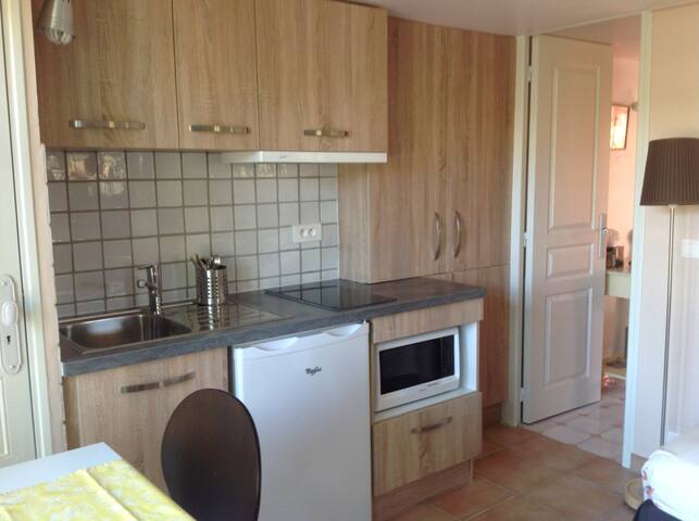 Entire home with 1 bedrooms in Lac de Sainte-Croix - T1 de charme *** vue et accès privé lac