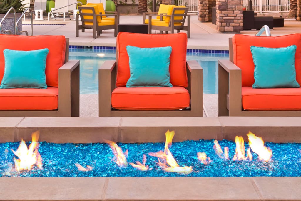 Enjoy evenings by the fire pit !