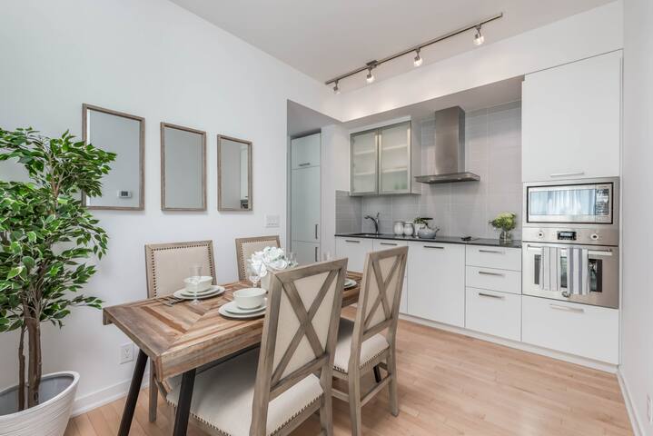 59th Floor Condo with Breathtaking Views + Parking gallery image 5