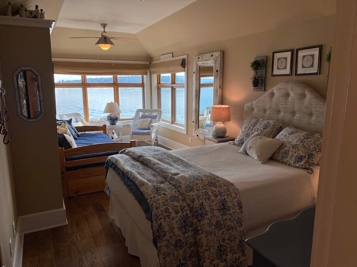 12 Airbnb Vacation Rentals Near Lake Winnipesaukee, New Hampshire