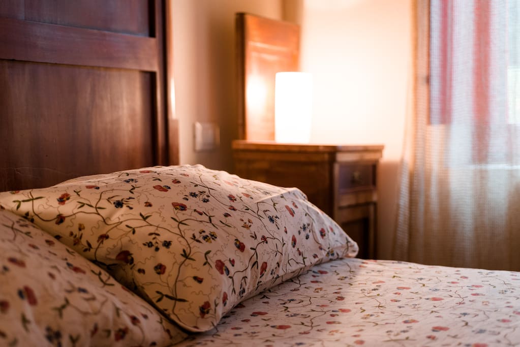 Dettaglio della stanza da letto 1.