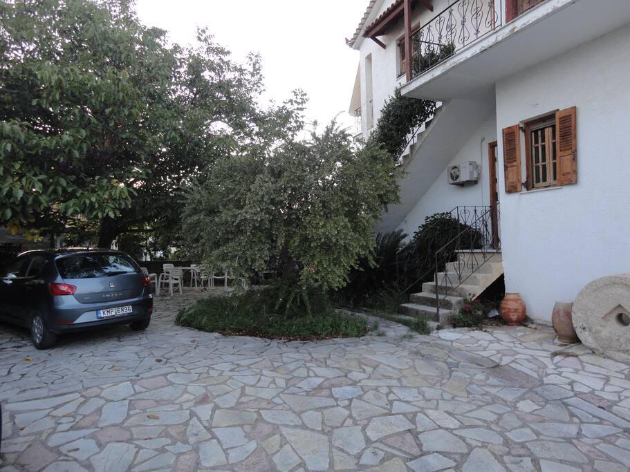 ΑΥΛΗ ΚΑΙ ΧΩΡΟΣ ΠΑΡΚΙΝΓΚ