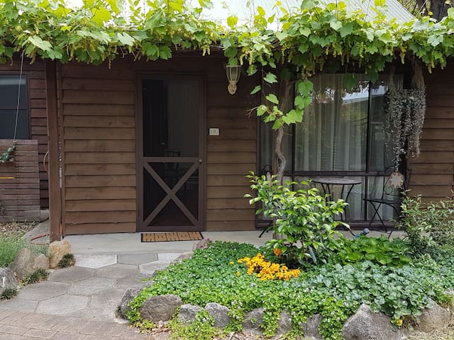 Studio Illaroo, North Nowra.