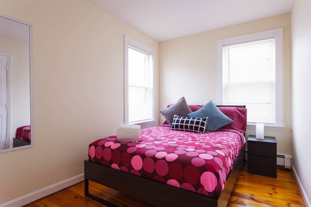 Cute bedroom!