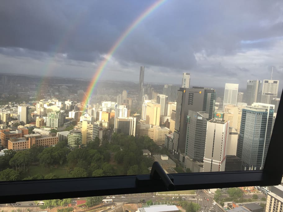 Rainbow after raining in the afternoon :-)雨后的彩虹