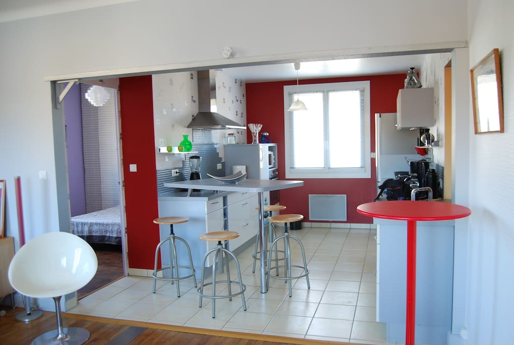 cuisine ouverte sur le salon et passe plat pour salle à manger