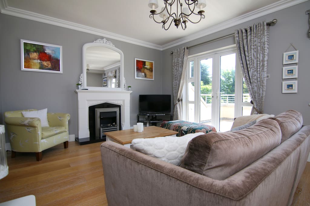 Modern comfortable living room design.