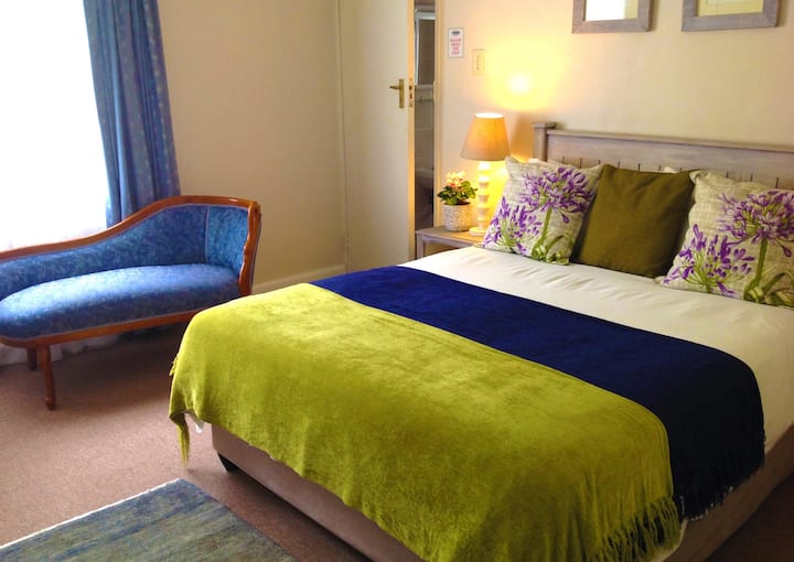 Cotswold Gardens. Bed and breakfasts for Rent in Johannesburg