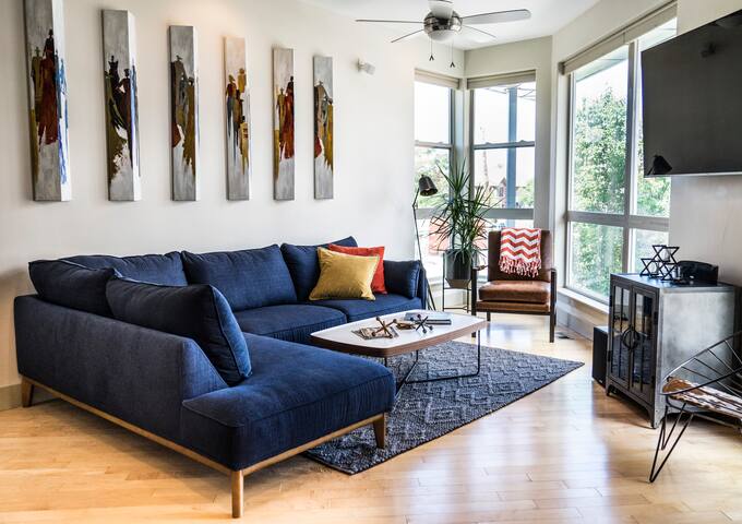 Lower Highlands 3 Level w/ Rooftop Views & Hot Tub gallery image 3