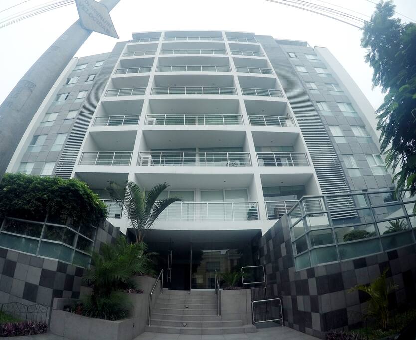 Fuera del edificio - The building