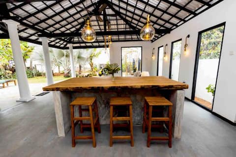 Lumi Villa- Beautiful Beachfront Villa