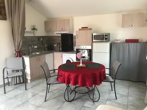 Popular Airbnb listing: "La Volguette", pleasant house close to the beaches in Saint Hilaire De Riez