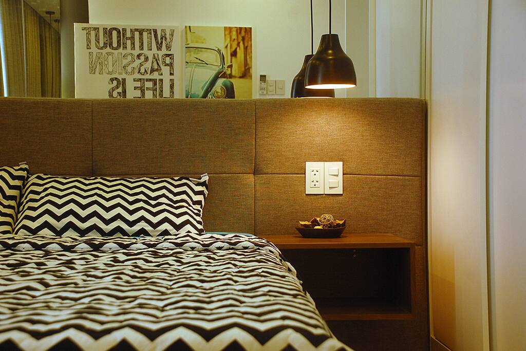 Comfortable queen bed