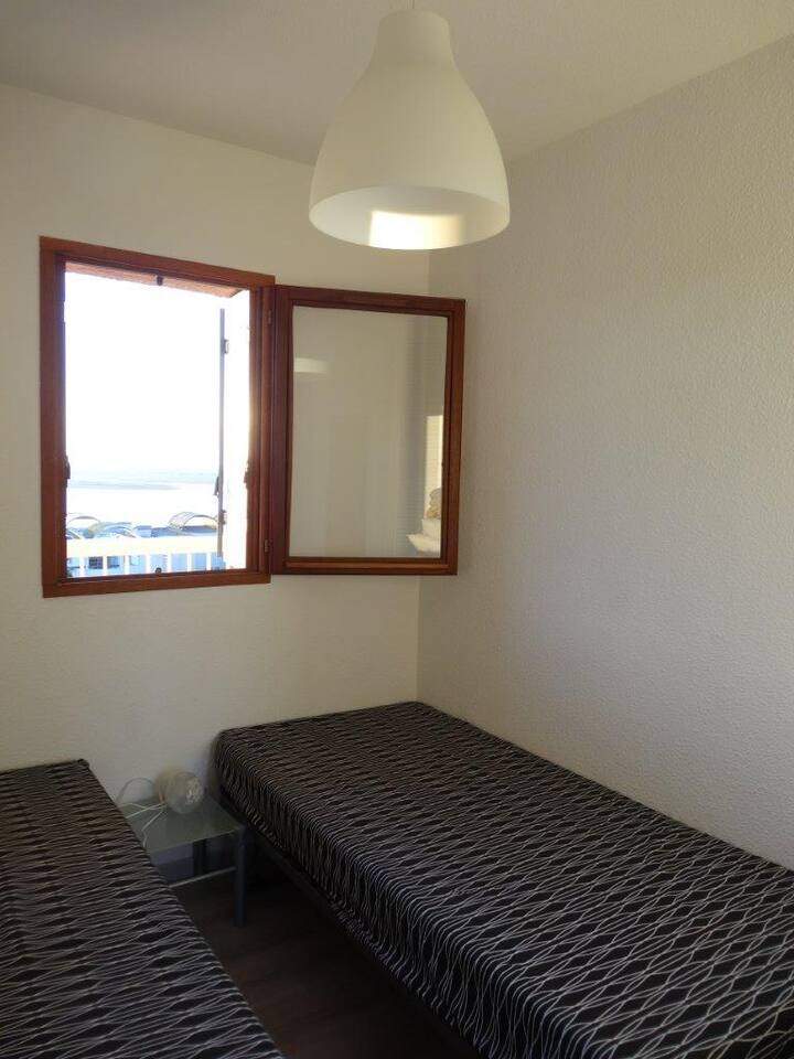 เตียงขนาด 90x200 2 หลัง