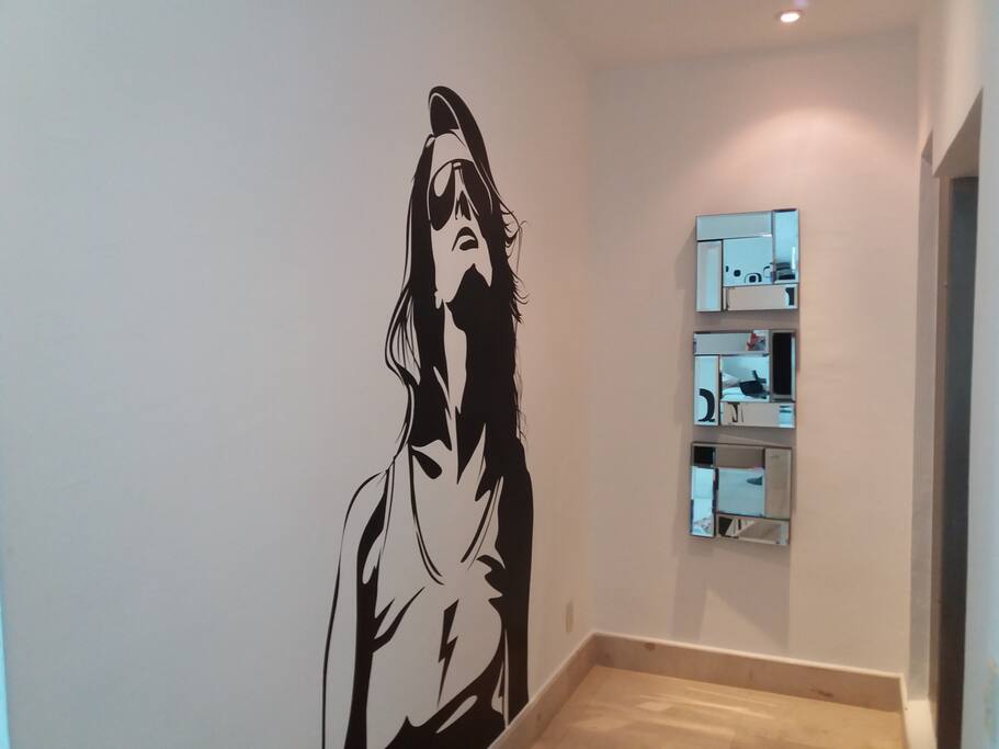 ★ Amazing "Vacancy CI" Via38 Condo, Close to Beach.