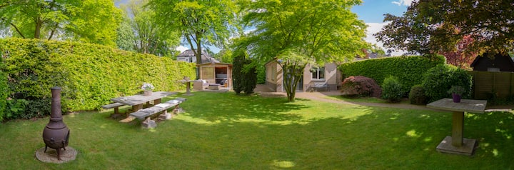Luxury house, garden + jacuzzi, green in the heart of the city center