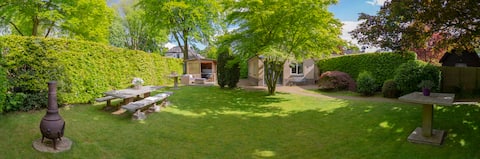 Luxury house, garden + jacuzzi, green in the heart of the city center