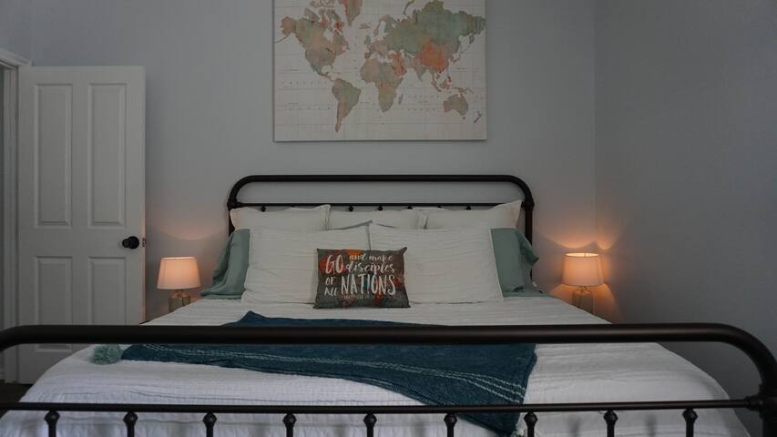 Cozy King Upstairs