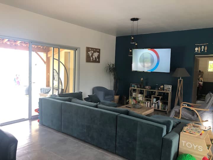 Grande Maison De 170m2 Avec Piscine  ! - Monpazier