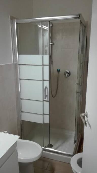 BAGNO CON DOCCIA