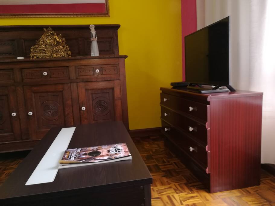 SALON TV,BOTIQUIN, WIFFI.