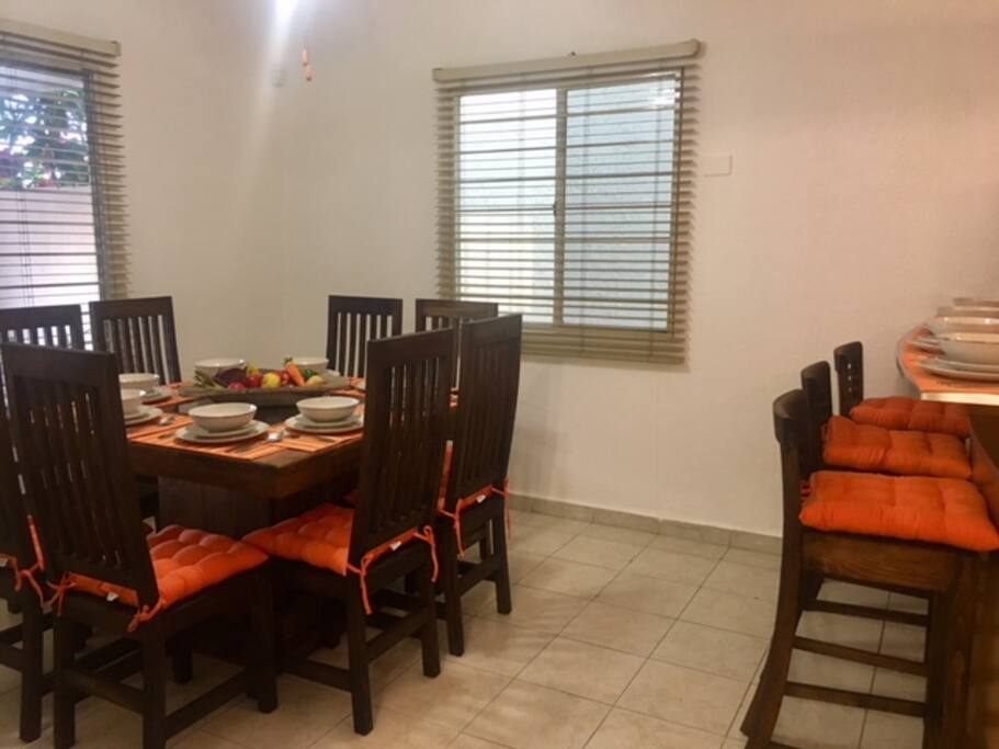 Comedor con barra para 12 personas