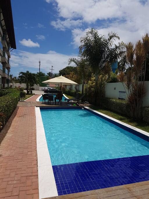 Área com 3 piscinas (funda, media, rasa)