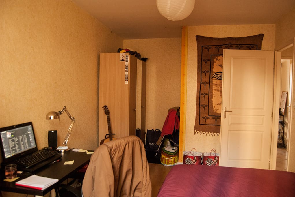 Chambre à côté du salon/cuisine