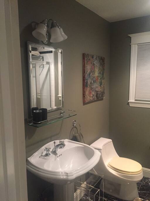 Guest room bath