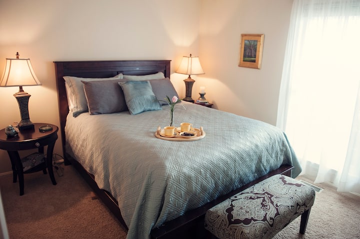 Მიიღეთ კომფორტული გარემო და დარჩით დიდი ხნით.
'კარგი სიცილი და ხანგრძლივი ძილი ორი საუკეთესო კურნავს!'  ძველი ირლანდიური პროვერბური'