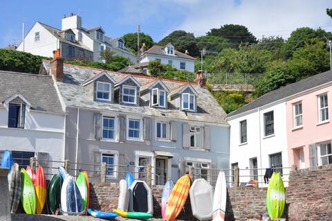 No1 The Cleave unique beachfront holiday cottage