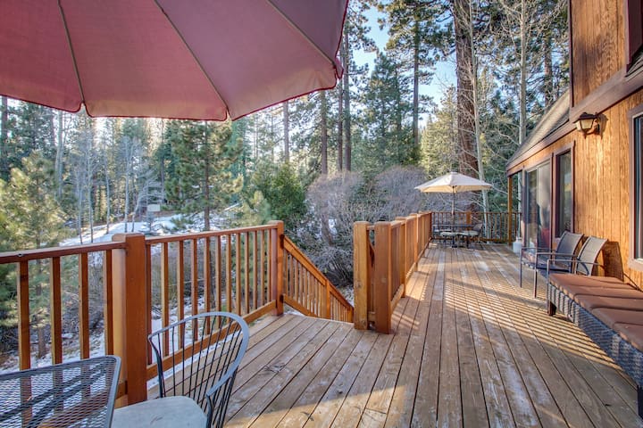 Lovely home w/ private deck & lake/mountain views - walk to golf, beach & town!