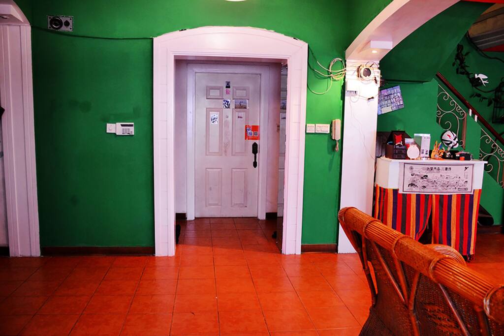 大門 / Front door