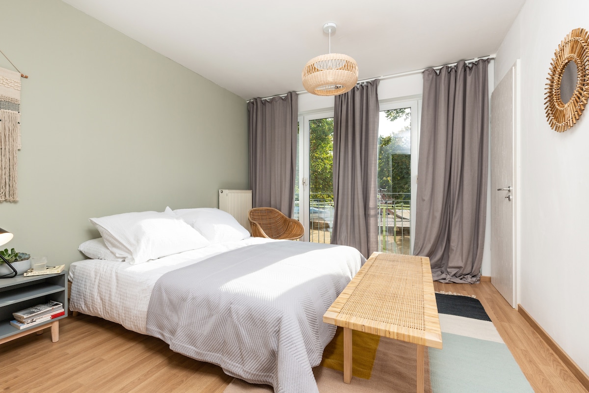 Despierta en tu habitación que se lava a la luz del sol a primera hora de la mañana